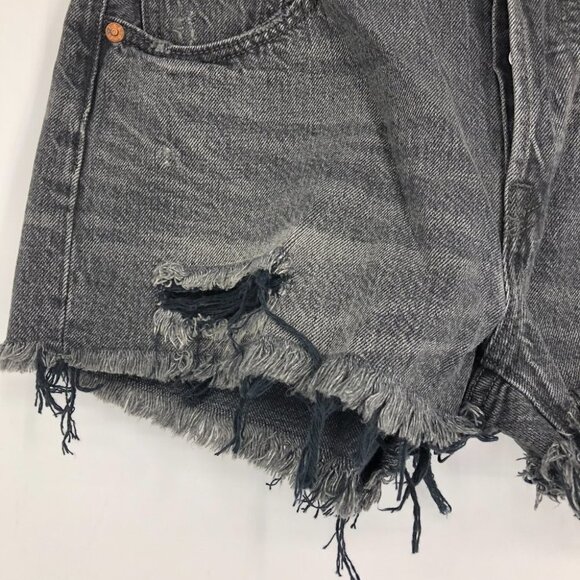 NWT Levi's charcoal wash distressed 501 skinny short shorts frayed hem 28 - Picture 5 of 16